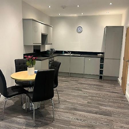 Contemporary Apartment Great Location With Private Car Park Keighley Buitenkant foto